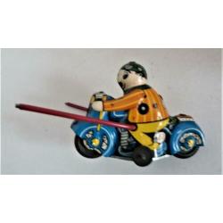 Blikken motor met clown 663 Made in Shanghai China >>Huki