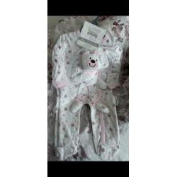 Partij Baby kleding NIEUW met factuur twv. €750,- knuffels