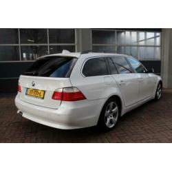 BMW 5 Serie Touring 525d XENON / LEER / NAV / PANO