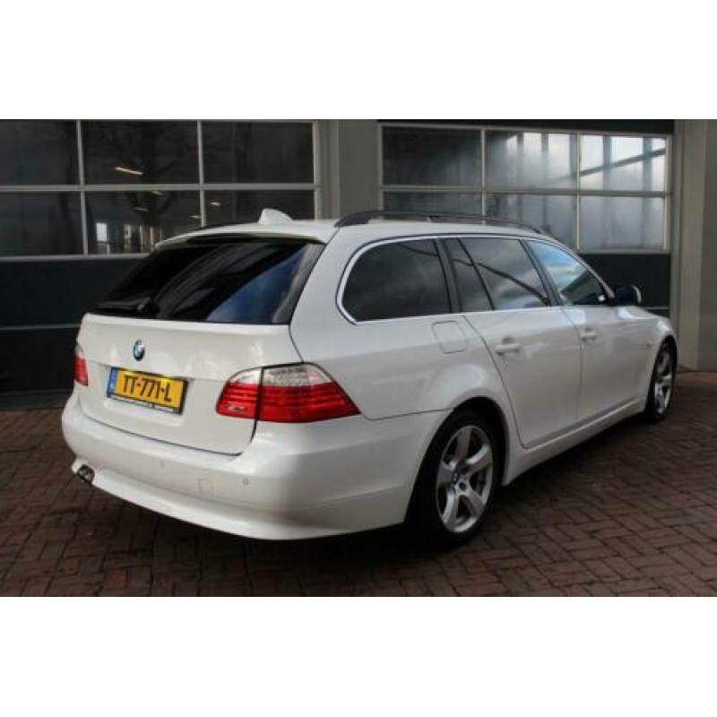 BMW 5 Serie Touring 525d XENON / LEER / NAV / PANO