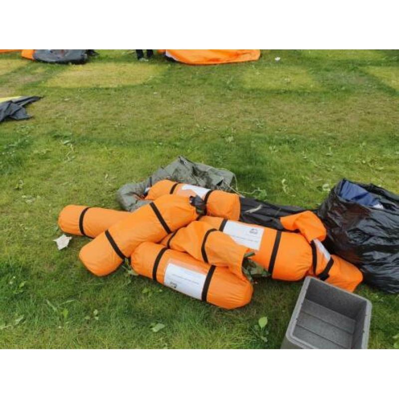 Roskilde Festival tent. 1x gebruikt. 6p tunnel en 3p iglo.