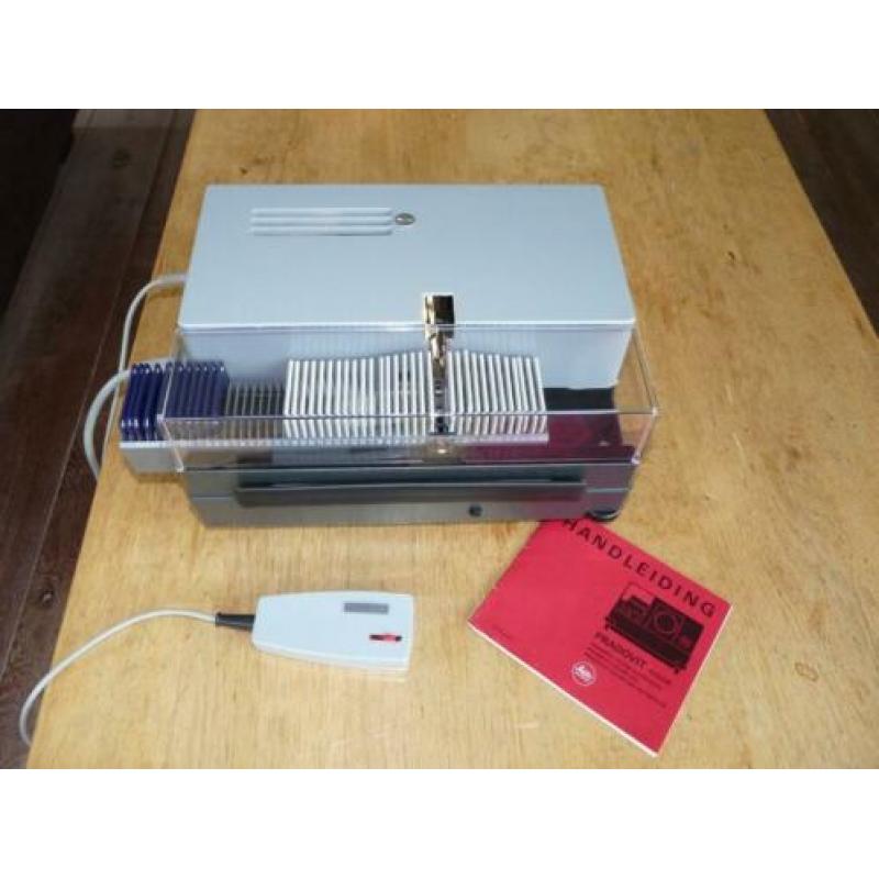LEITZ PRADOVIT COLOR AUTO-FOCUS dia- projector.