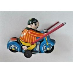 Blikken motor met clown 663 Made in Shanghai China >>Huki