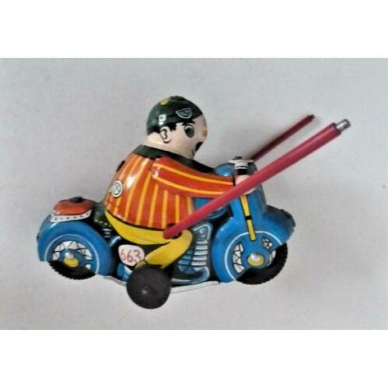 Blikken motor met clown 663 Made in Shanghai China >>Huki