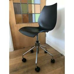 IZGS Kartell Maui design bureau stoel zwart modern