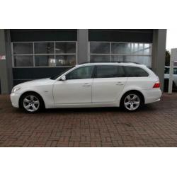 BMW 5 Serie Touring 525d XENON / LEER / NAV / PANO