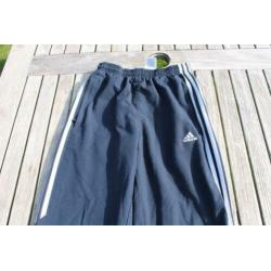 Blauwe Adidas trainingsbroek maat 140