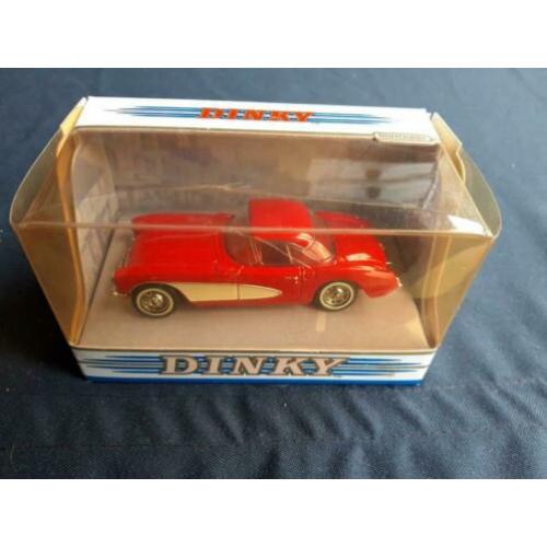 Dinky Collection Chevrolet Corvette ’56 rood/wit DY23