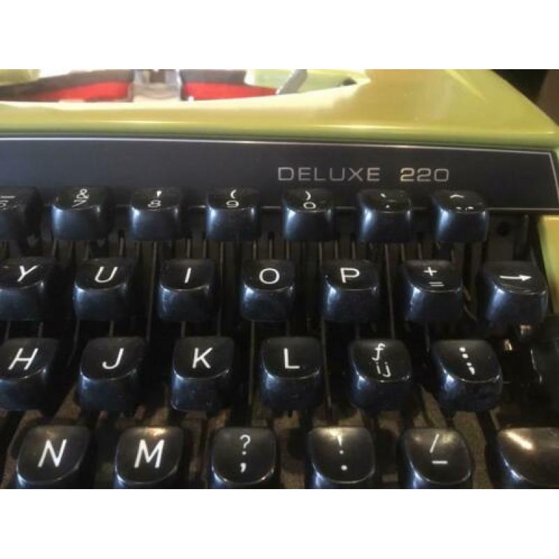 Brother deLuxe 220 portable typemachine