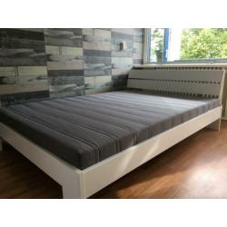 NIEUW! Twijfelaar 140 x 200cm Incl. MATRAS + Lattenbodem
