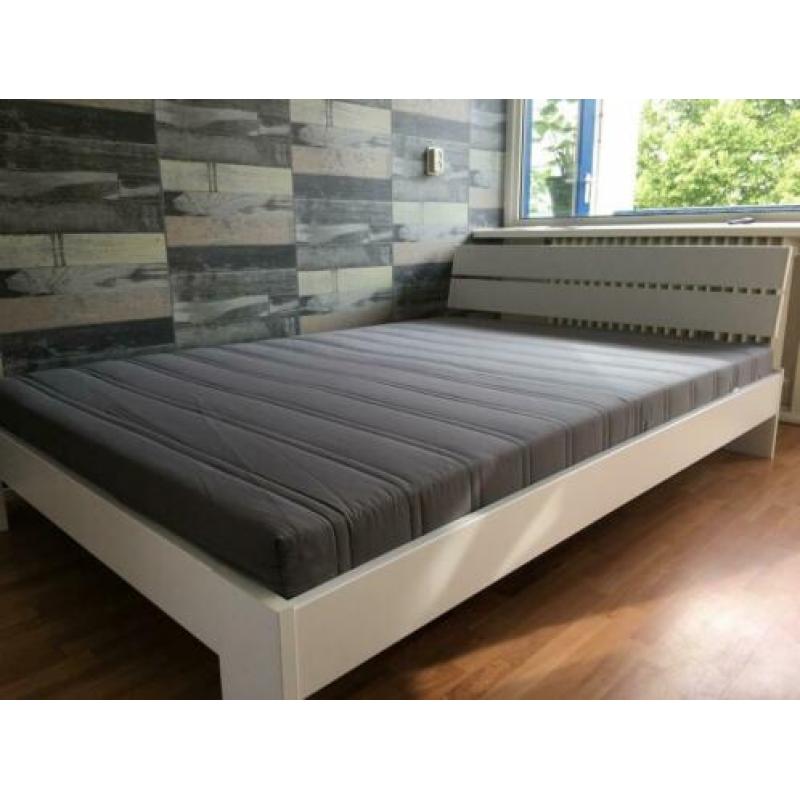 NIEUW! Twijfelaar 140 x 200cm Incl. MATRAS + Lattenbodem