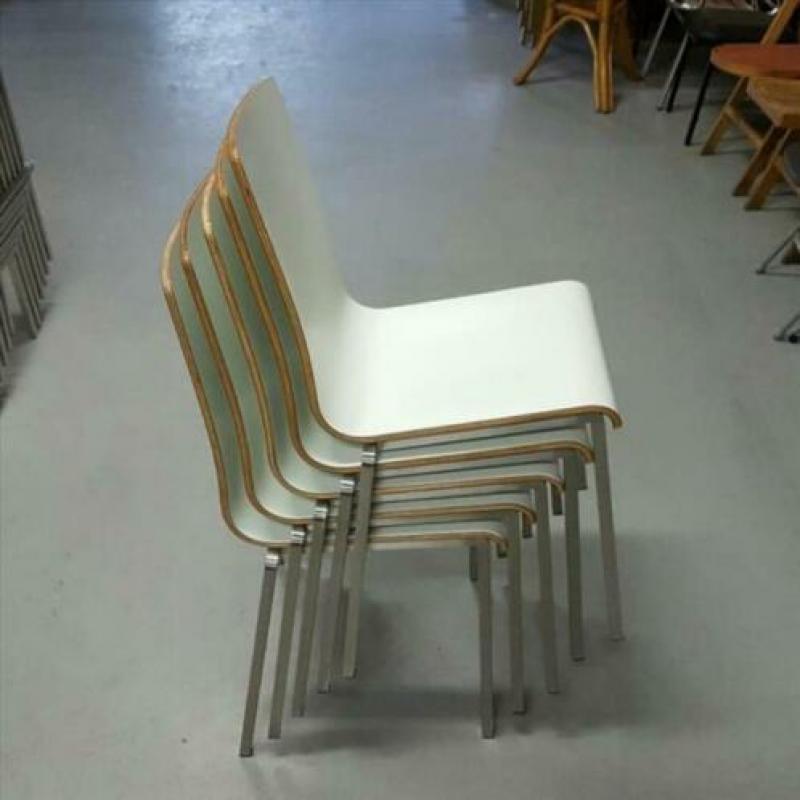 29 x HPL stapelstoelen, HORECA design stoelen Arper 266