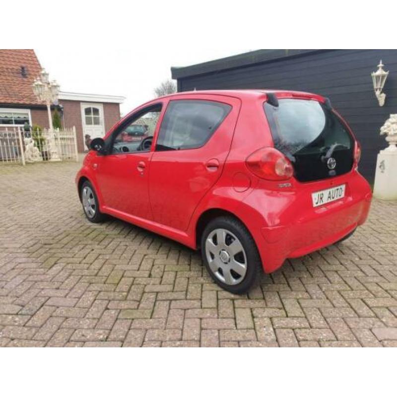 3x Toyota aygo red edition bj 2006 airco 5 deurs km 79744