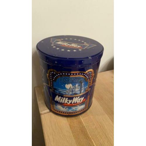 Groot Milky Way rond chocola blikje