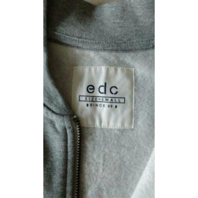 Esprit heren vest grijs. Mt. S. NIEUW!