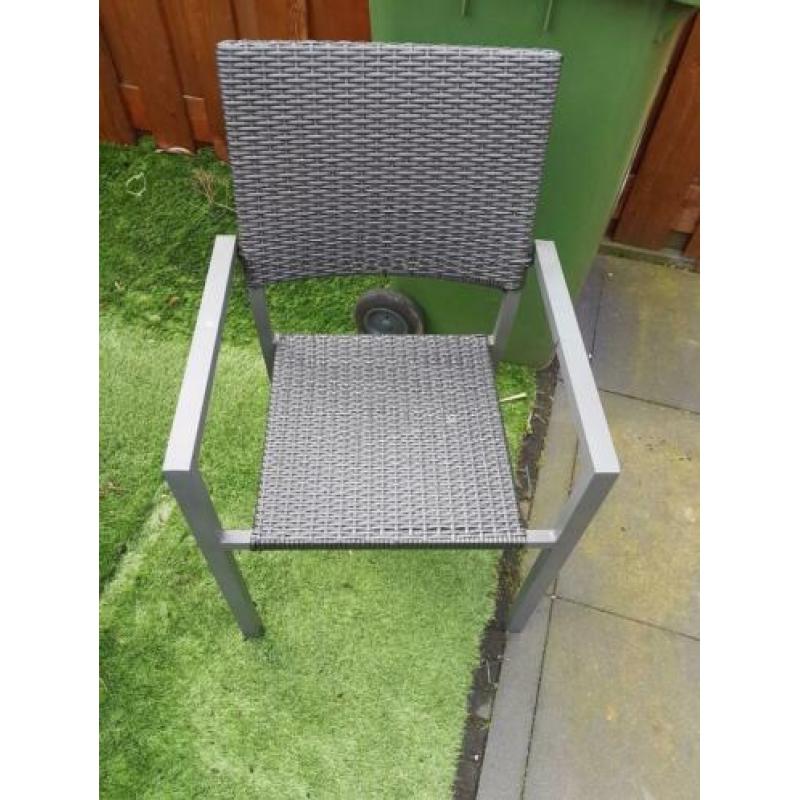 Tuintafel en stoelen