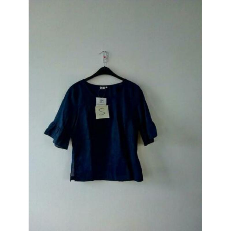 Shirtje. Blauw. Maat S. Nieuw! Met prijskaartje