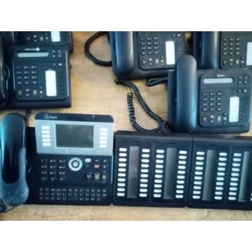Telefooncentrale en 11x telefoon