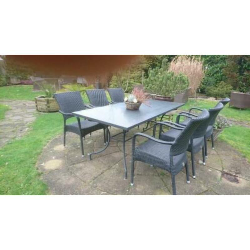 Mooie en degelijke tuinset voor 6 personen.