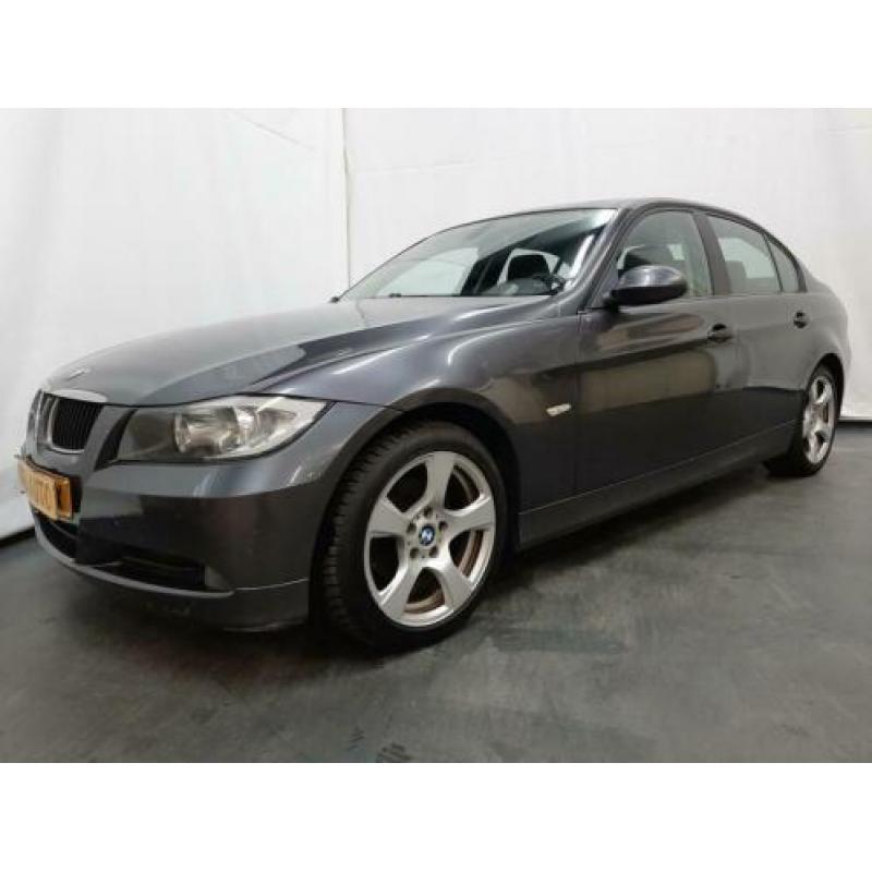 BMW 3-serie 320i Dynamic Executive Airco