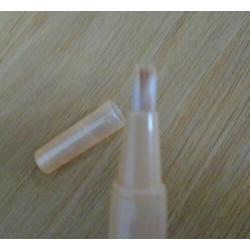 Essence Stay natural concealer 04 ‘Soft honey’