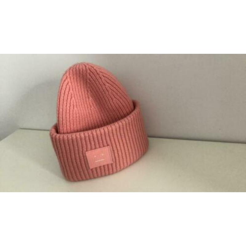 Acne muts