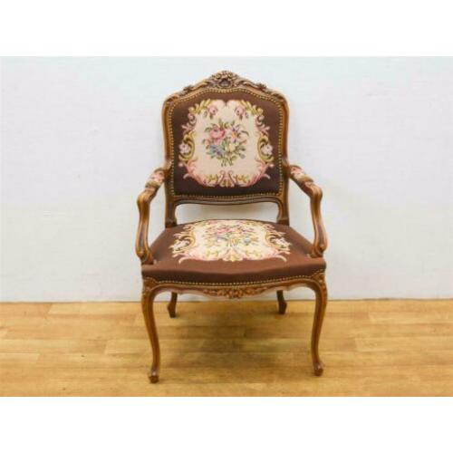 Fautieul van mahonie met borduursels 76714