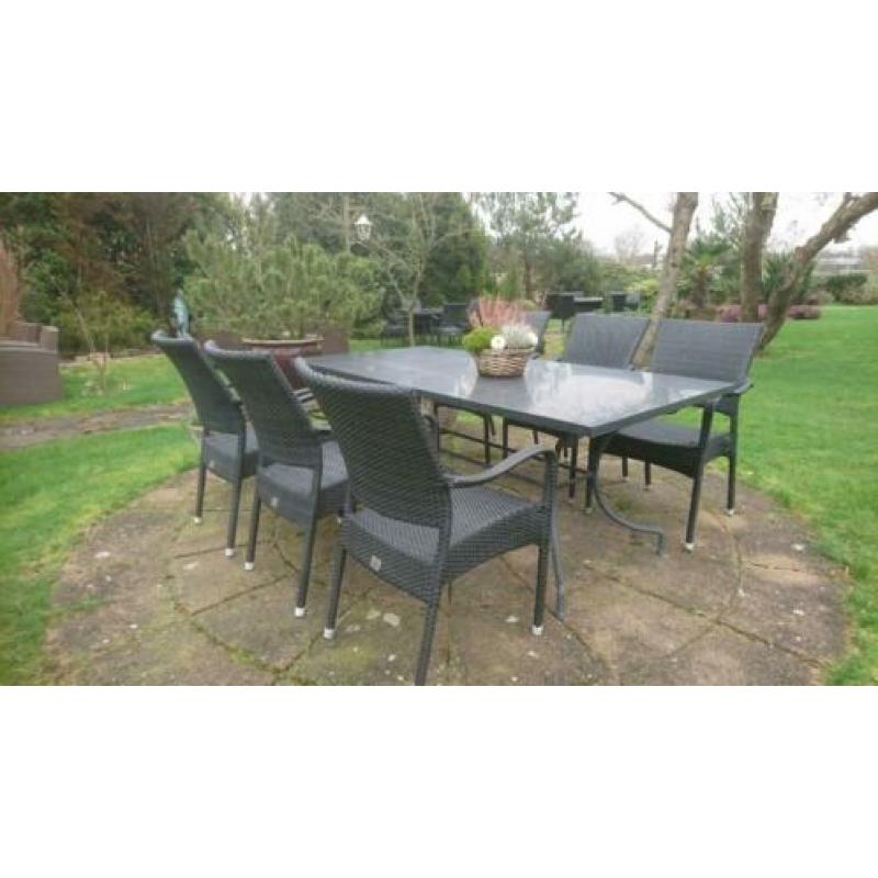 Mooie en degelijke tuinset voor 6 personen.