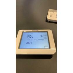 Honeywell chronotherm touch aan/uit [6 mnd oud]