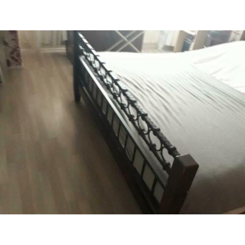 Te koop 2-persoonsbed 180 x 200