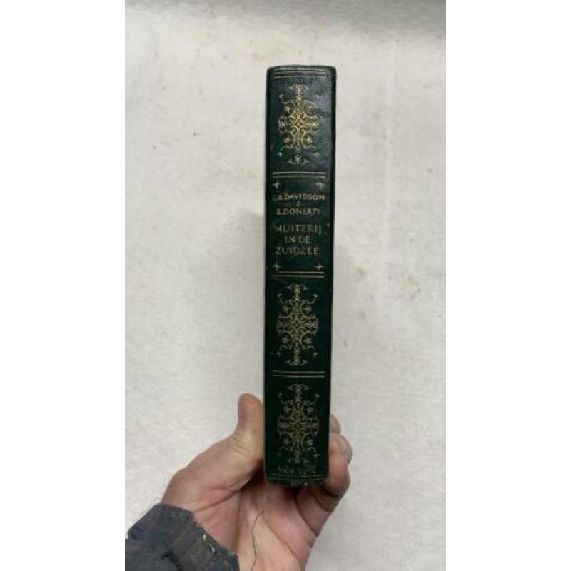 Oud boek Muiterij in de Zuidzee door L. B. Davidson en E. Do