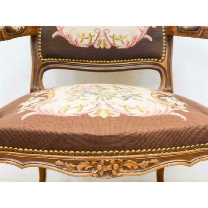 Fautieul van mahonie met borduursels 76714
