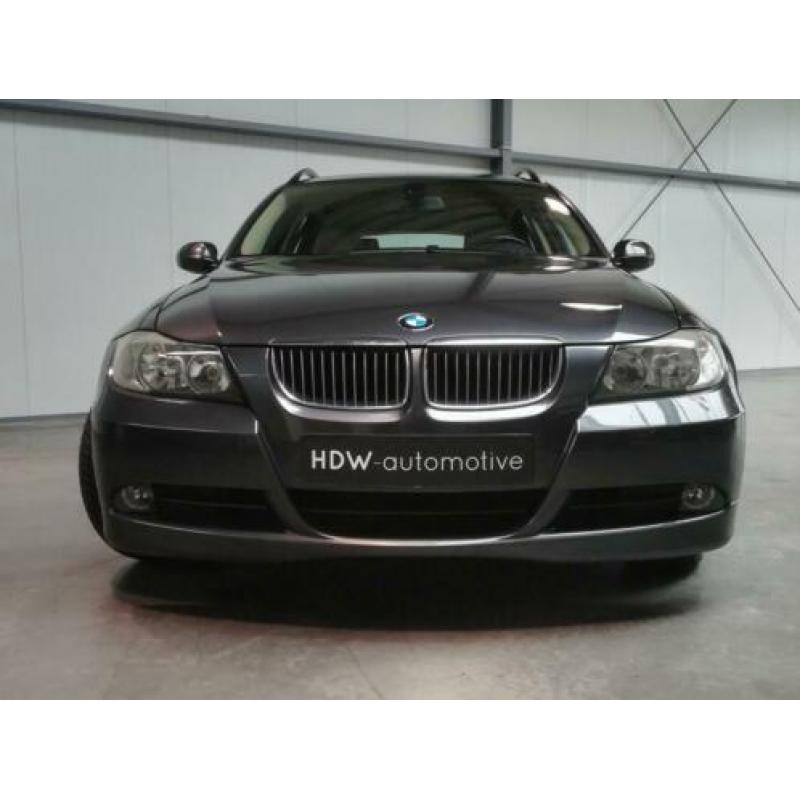 BMW 3 Serie Touring 325i Business Line Navi Leder Trekhaak