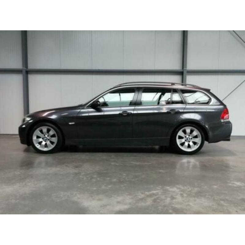BMW 3 Serie Touring 325i Business Line Navi Leder Trekhaak