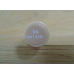 Essence Stay natural concealer 04 ‘Soft honey’