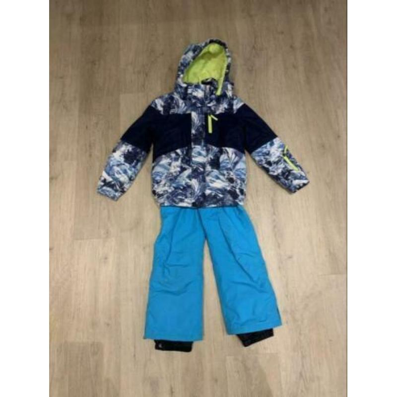 jongens skipak maat 128; ziet er nog super goed uit