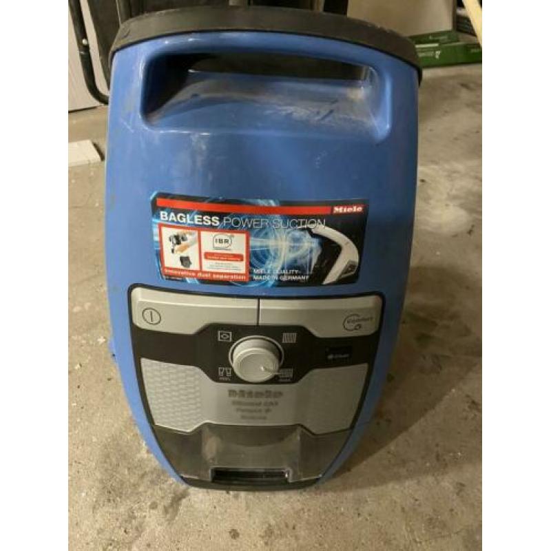 Miele blizard CX1
