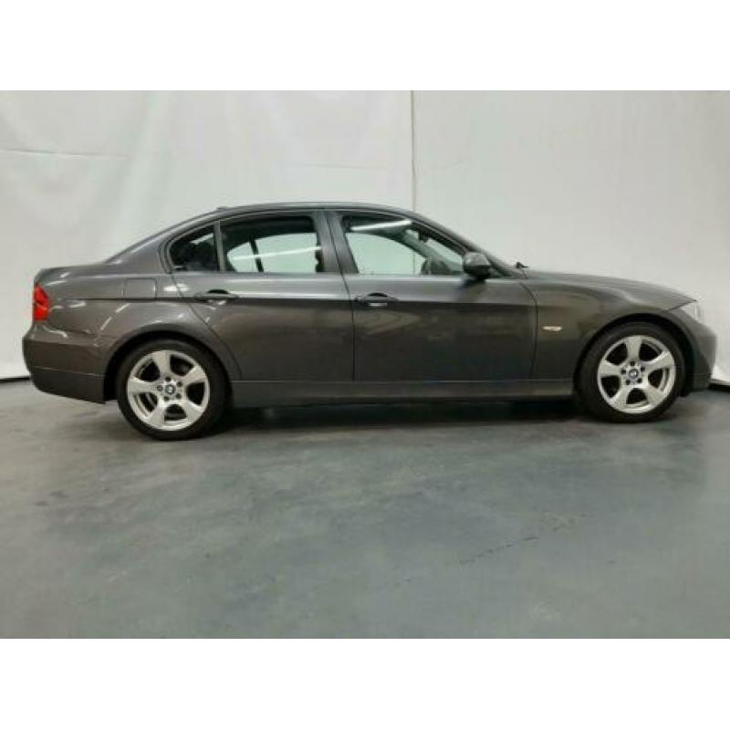 BMW 3-serie 320i Dynamic Executive Airco