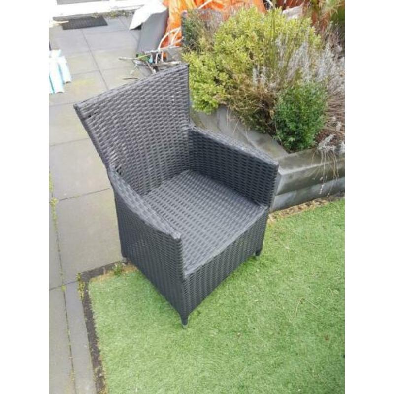 Tuintafel en stoelen
