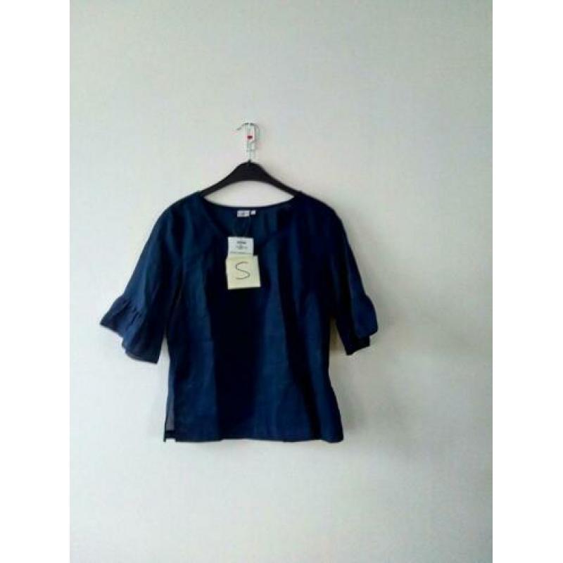 Shirtje. Blauw. Maat S. Nieuw! Met prijskaartje