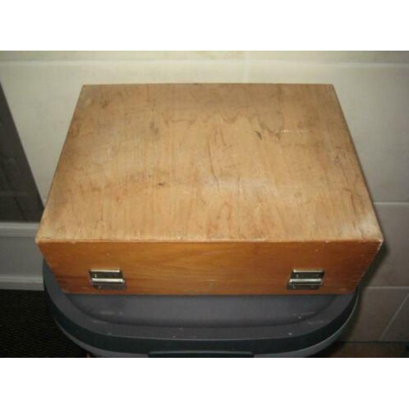 Oud houten kistje van Erres Heem-Master boormachine