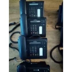 Telefooncentrale en 11x telefoon