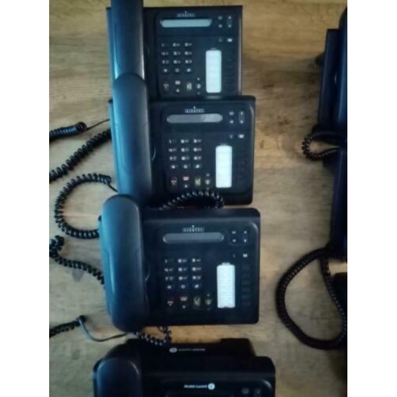 Telefooncentrale en 11x telefoon