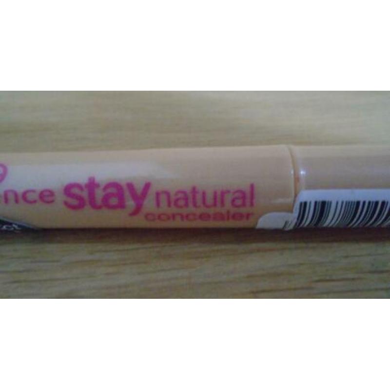 Essence Stay natural concealer 04 ‘Soft honey’