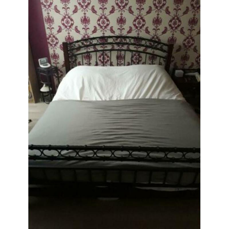 Te koop 2-persoonsbed 180 x 200