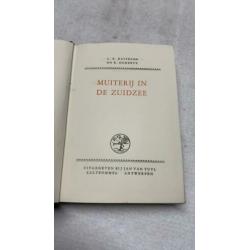 Oud boek Muiterij in de Zuidzee door L. B. Davidson en E. Do