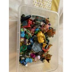 Doos vol met pokemon poppetjes