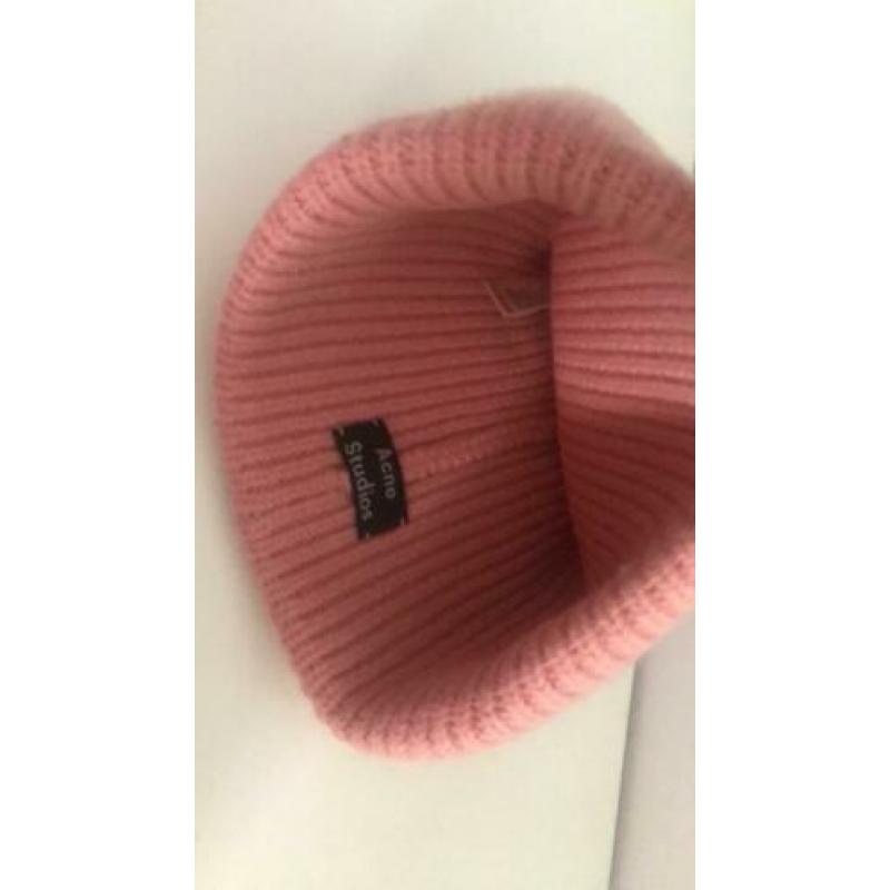 Acne muts