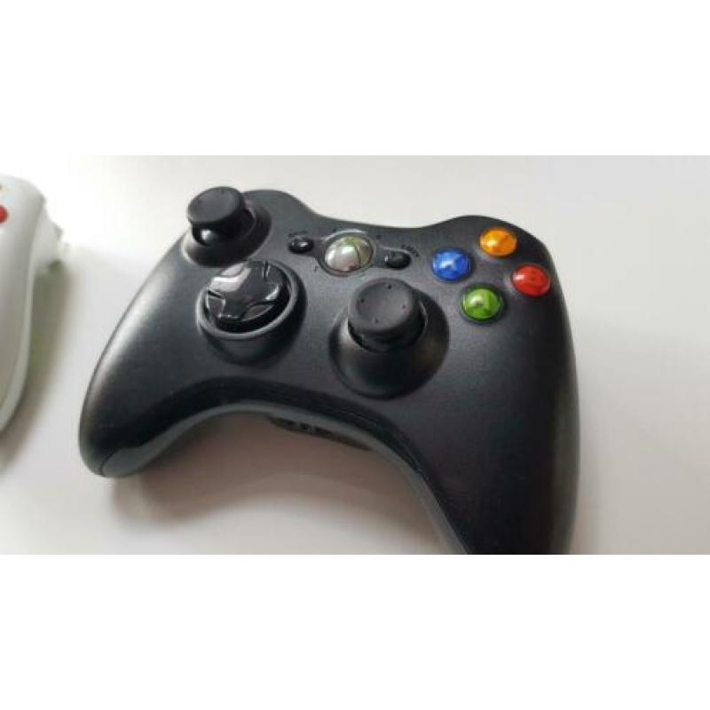 Perfect werkende Xbox 360 incl. 5 games en 4 controllers!