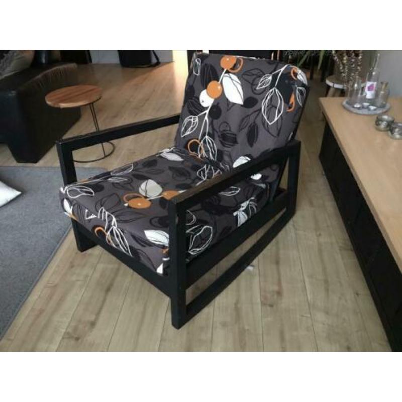 2 Ikea fauteuils, kunnen schommelen. Zwart geschilderd